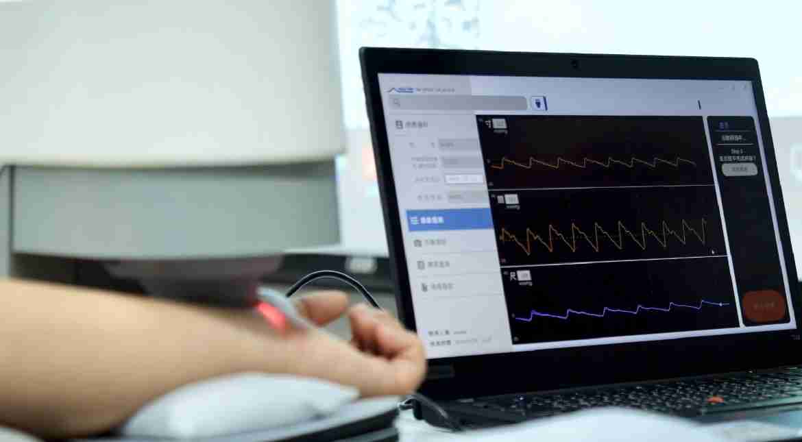 MG电玩耘康以高解析与拟真的显示技术，，，将其应用于中医检测，，提供“中医数位化检测方案”，，，，使传统中医检测结果数据化与可视化