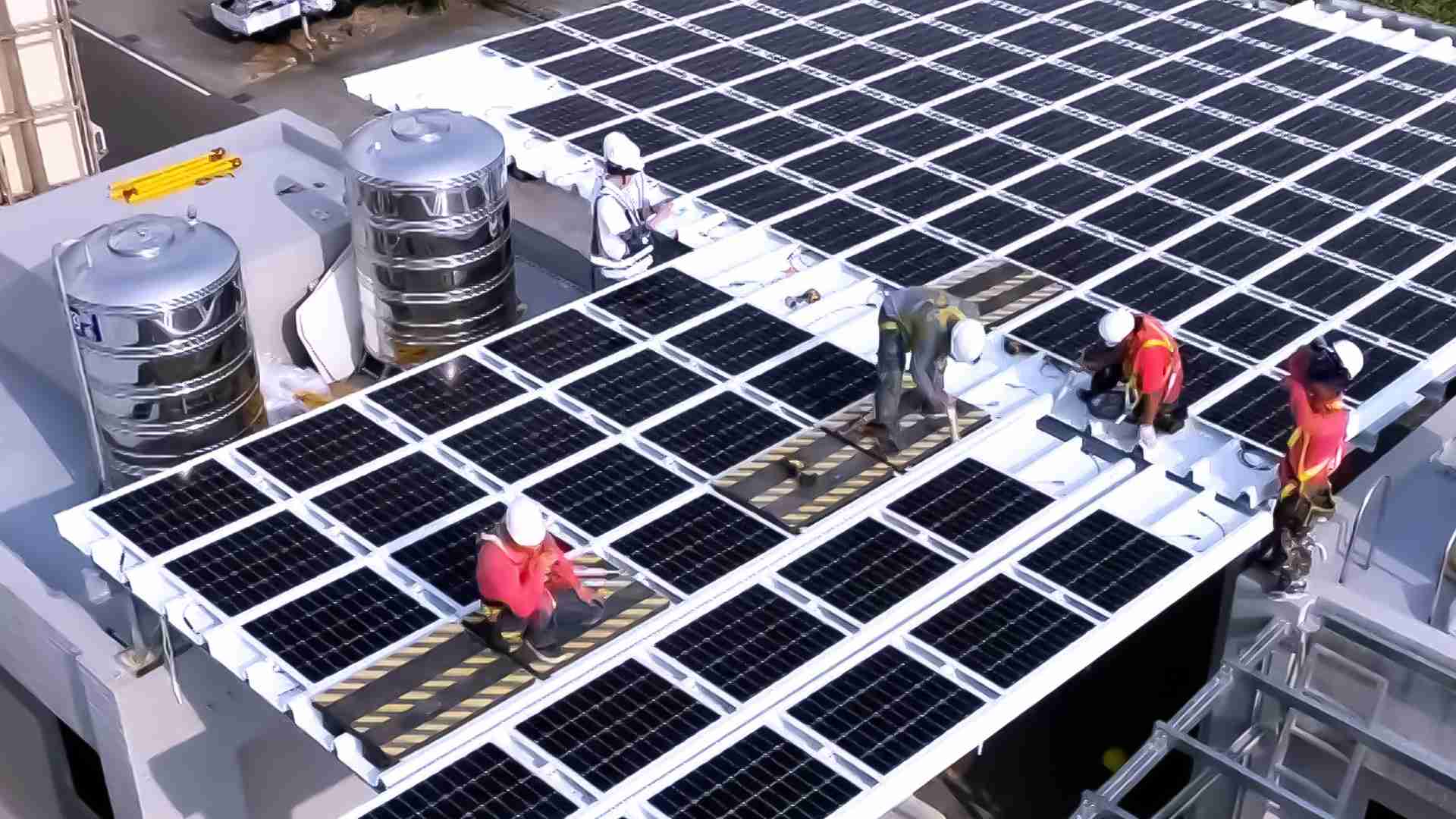 MG电玩着力于替代能源之技术研发，，如光电浪板的相关制程、、、、设备与产品，，，，其中所开发之光电整合型浪板，，减少传统金属支架安装，，，更提升耐候度，，，可广泛运用于多元场域，，，并辅助建筑达到净零碳排目标