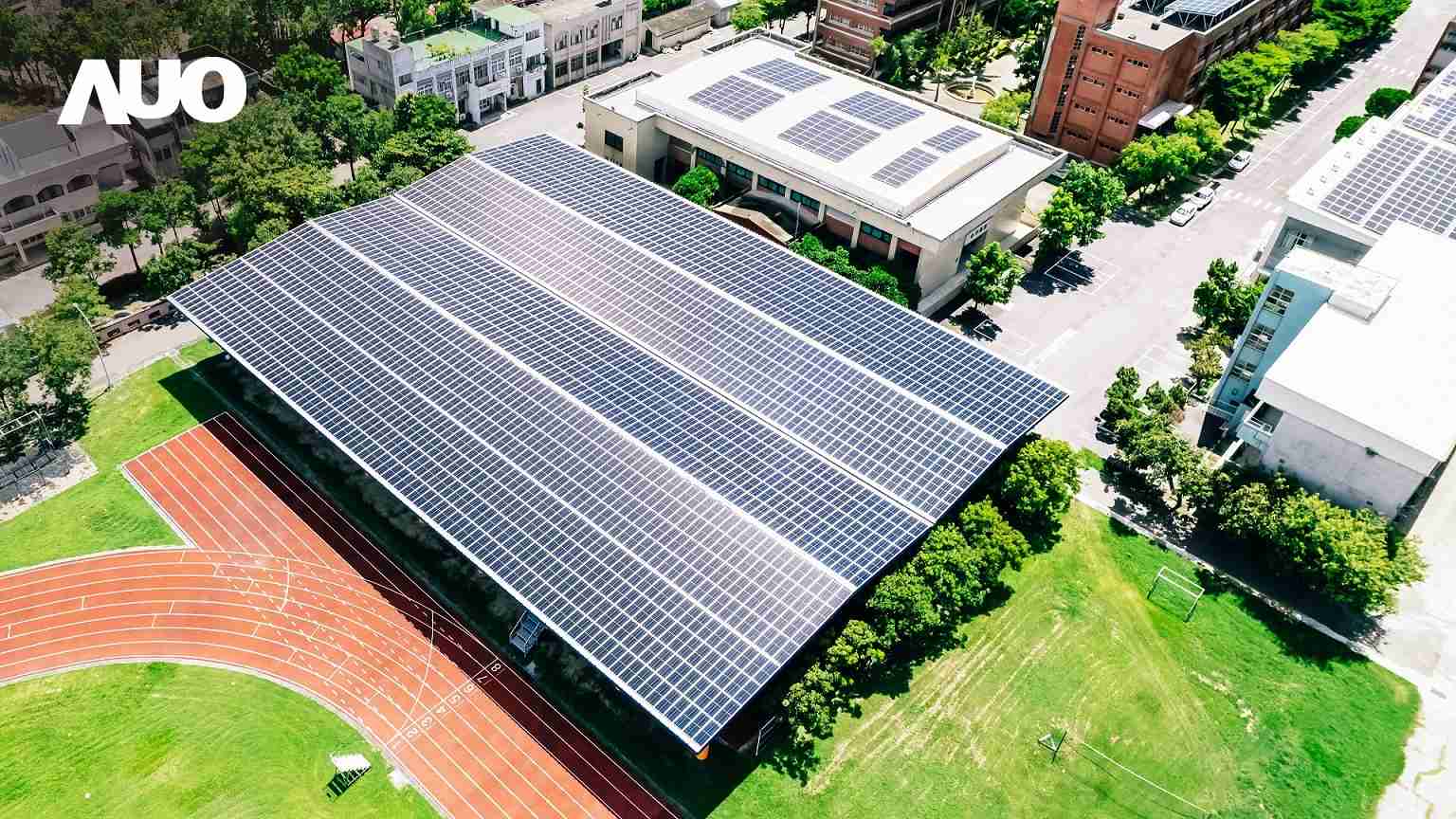 MG电玩SunSteel光电整合型浪板具备快速安装、、、、轻量化优势,,可提升15%发电效能,,通过国际IEC与台湾VPC认证安全、、、、防漏、、、耐候标准